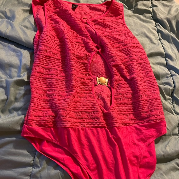 SHEIN pink cutout bodysuit - Picture 2 of 3
